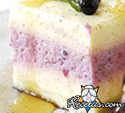 Bavarois de maracuyá y frutos rojos