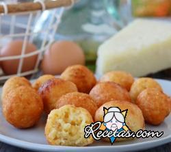 Bolitas de queso y huevo