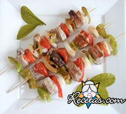 Brochettes de atún