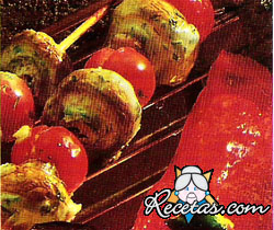 Brochetas de champiñones y tomates cherry