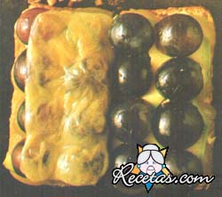 Canapés de palta y uvas