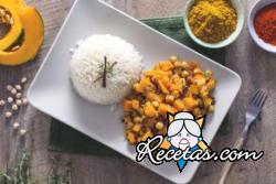 Curry vegetariano con calabaza y garbanzos