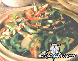 Ensalada de ajíes con nueces