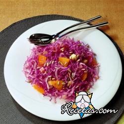 Ensalada de col morada con naranja