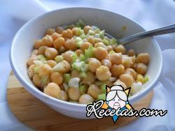 Ensalada de garbanzos y apio