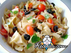 Ensalada de pasta con atún