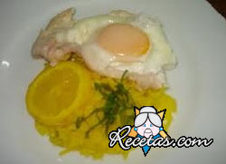 Huevos en salsa amarilla