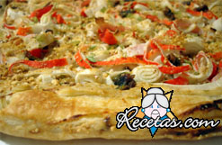 Pizza de hojaldre con mariscos