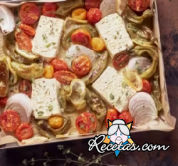 Queso feta al horno con verduras