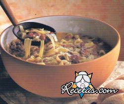 Sopa de pasta con frijoles