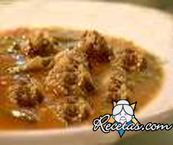 Sopa catalana de albóndigas