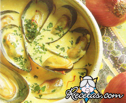 Sopa de mejillones al azafrán