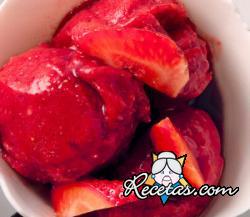 Sorbete de fresas y cassis