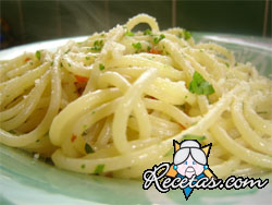 Spaghetti aglio, olio e peperoncino